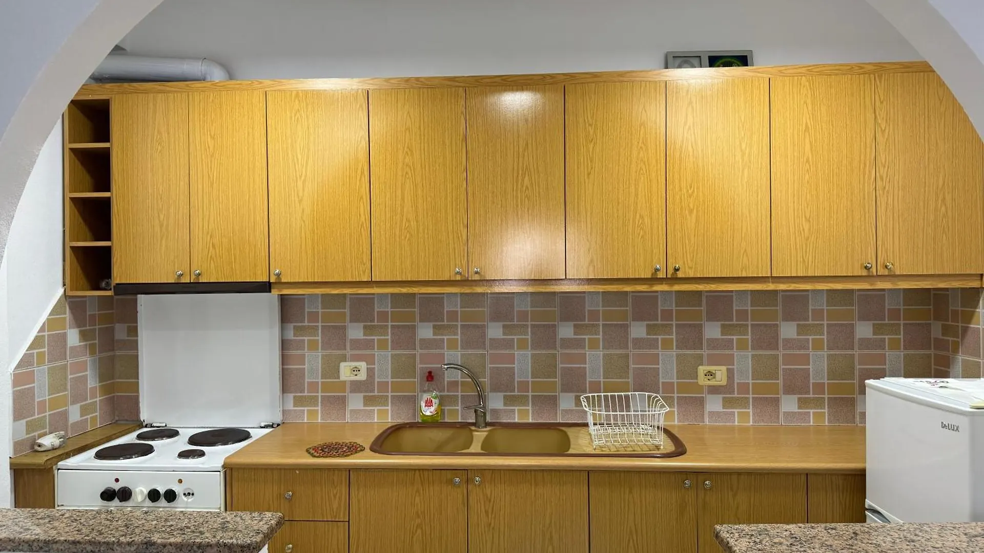 Holiday Rooms Εξαμίλιο Πανσιόν