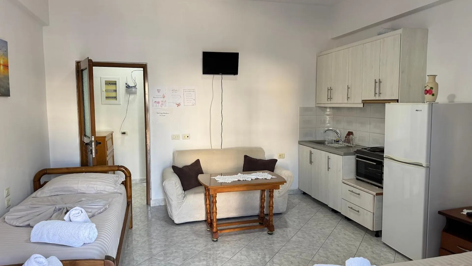 Holiday Rooms Εξαμίλιο 0*,  Αλβανία