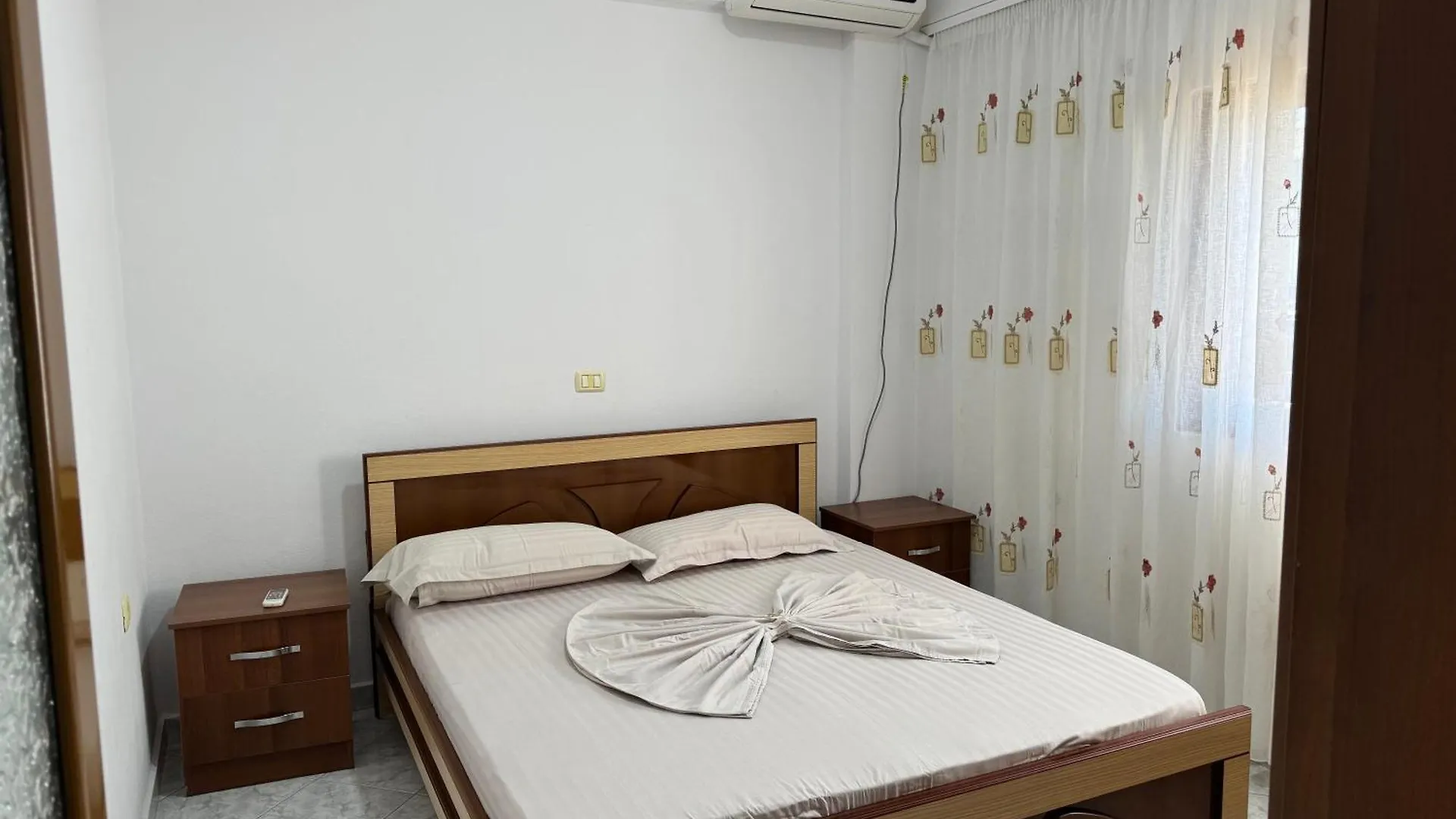 Holiday Rooms Εξαμίλιο