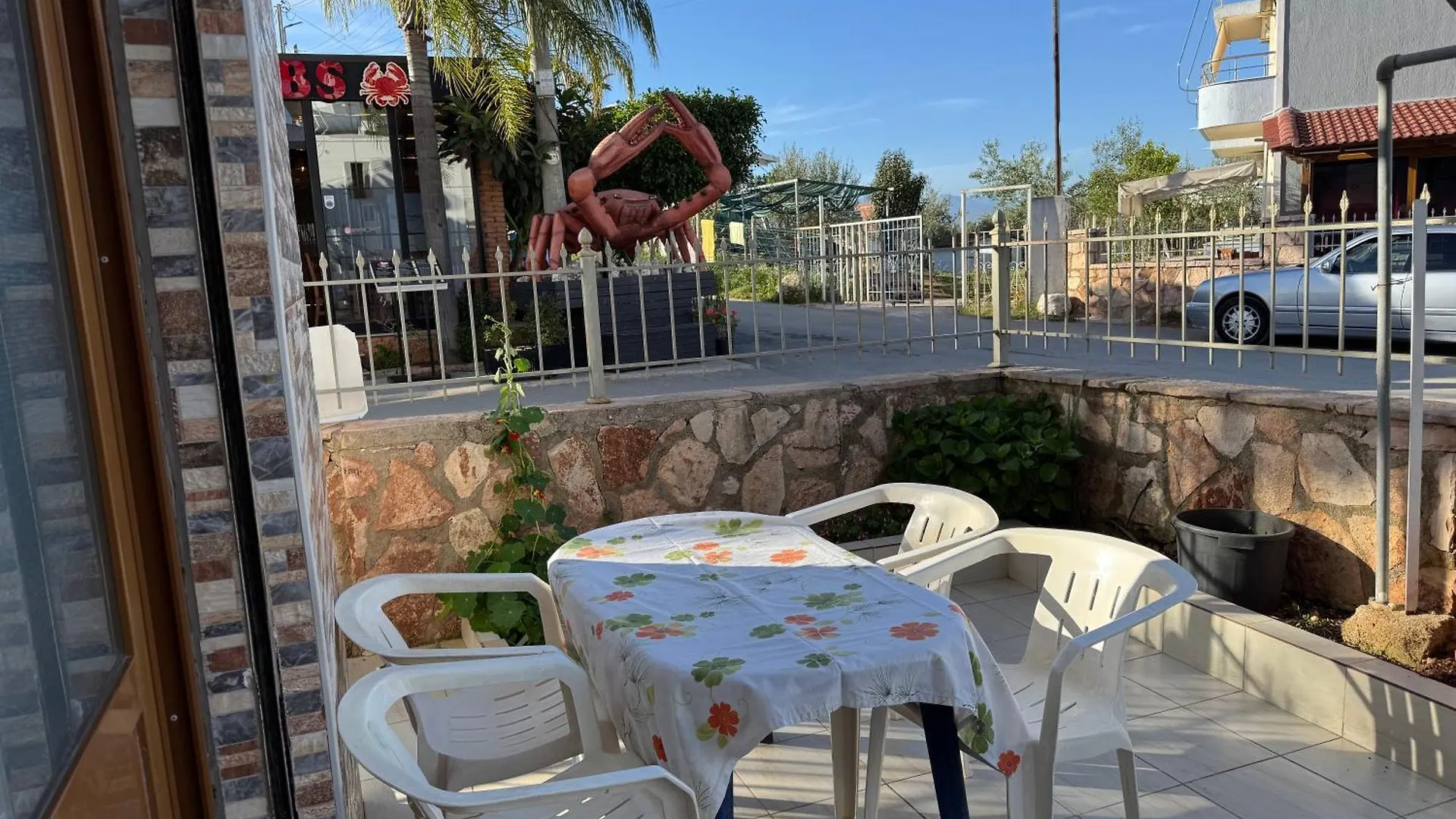 Holiday Rooms Εξαμίλιο 0*,