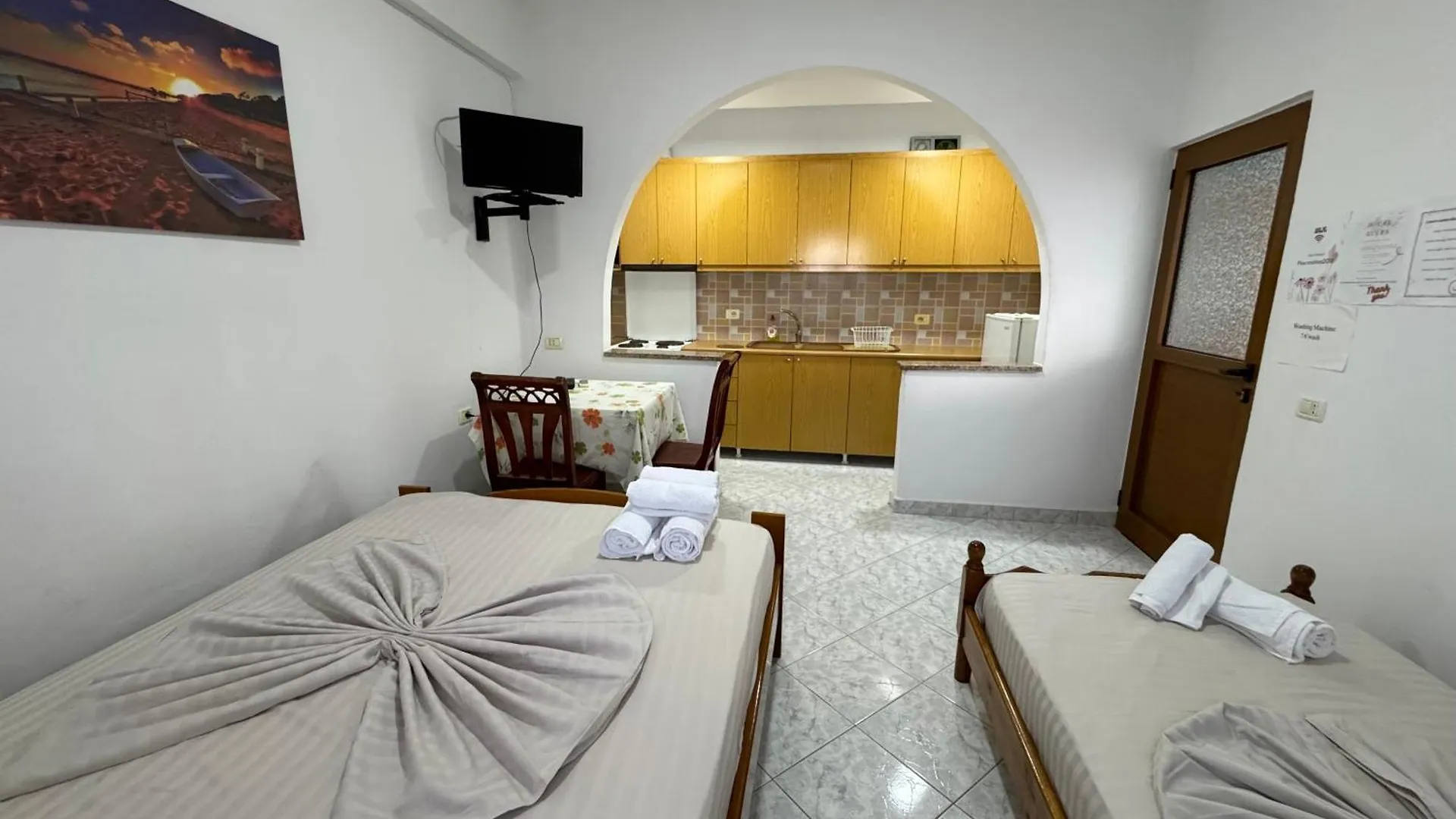 Holiday Rooms Εξαμίλιο